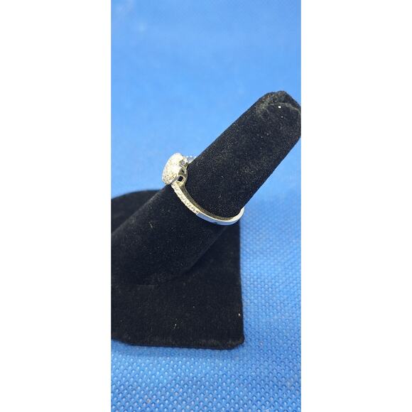 Sterling silver melee diamond heart anniversary ring- mint, never worn. Size 6.5 - Picture 2 of 5
